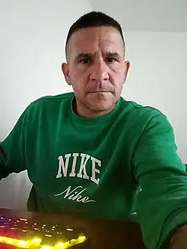 Snapshot of Mister1985 chatting on 10-08-25, 06:27 Mister1985 online show from 10-08-25, 06:27