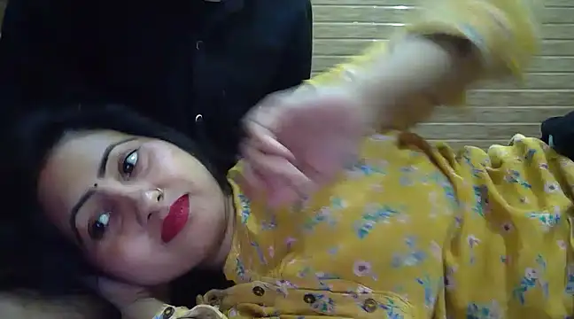 Snapshot of Queen_Couple chatting on 02-14-25, 04:20 Queen Couple online show from 02-14-25, 04:20