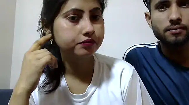 Snapshot of Queen_Couple chatting on 03-04-25, 04:17 Queen Couple online show from 03-04-25, 04:17