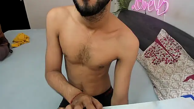 Snapshot of Queen_Couple chatting on 09-25-25, 06:17 Queen Couple online show from 09-25-25, 06:17