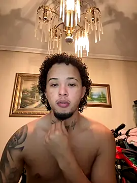 Snapshot of yeiyei_oficial chatting on 11-08-25, 08:18 yeiyei oficial online show from 11-08-25, 08:18