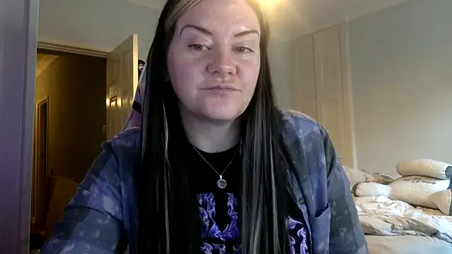 AureliaXOX online show from 02-07-25, 11:45