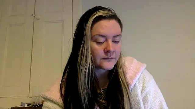 AureliaXOX online show from 02-12-25, 09:20