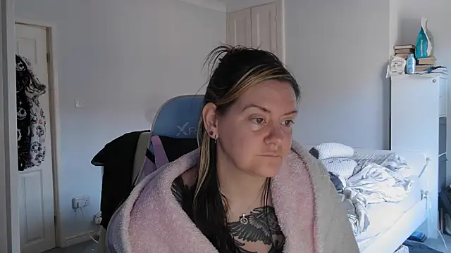 AureliaXOX online show from 03-02-25, 12:11