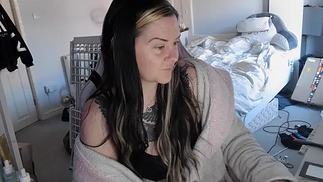 AureliaXOX online show from 03-08-25, 09:39