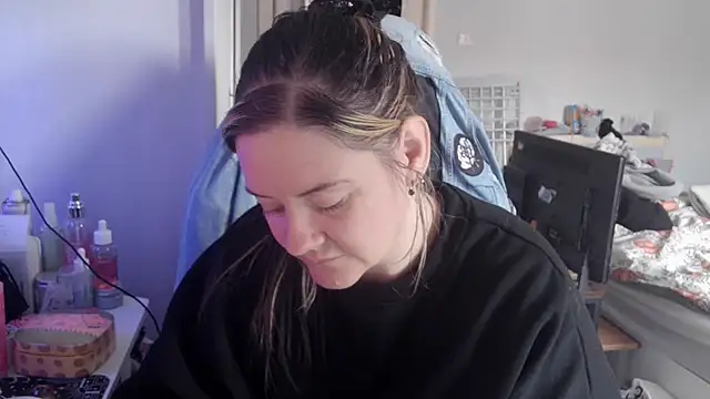 AureliaXOX online show from 10-14-25, 09:10