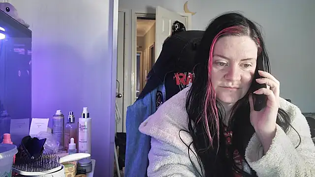 Snapshot of AureliaXOX chatting on 12-21-25, 11:06 AureliaXOX online show from 12-21-25, 11:06