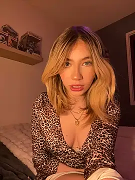 Snapshot of angeleyezlolita chatting on 02-10-25, 07:17 angeleyezlolita online show from 02-10-25, 07:17