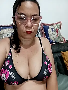 Snapshot of thefuckingowneroftits chatting on 11-30-25, 03:32 thefuckingowneroftits online show from 11-30-25, 03:32