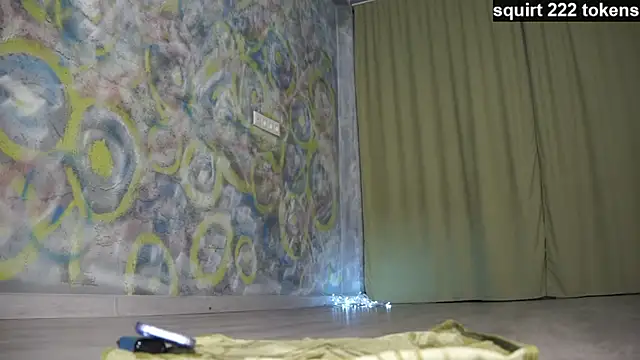 Snapshot of queeneliaa chatting on 03-01-25, 05:05 queeneliaa online show from 03-01-25, 05:05