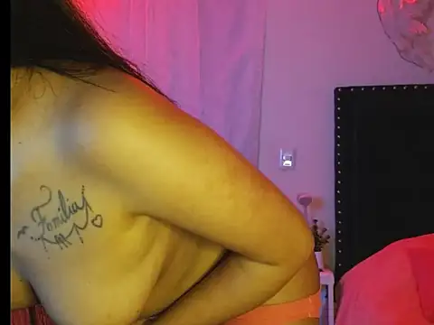 SallyWhitee online show from 03-17-25, 06:07