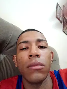Snapshot of Mineirinho043 chatting on 02-04-25, 12:00 Mineirinho043 online show from 02-04-25, 12:00
