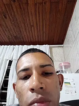 Snapshot of Mineirinho043 chatting on 02-14-25, 03:11 Mineirinho043 online show from 02-14-25, 03:11
