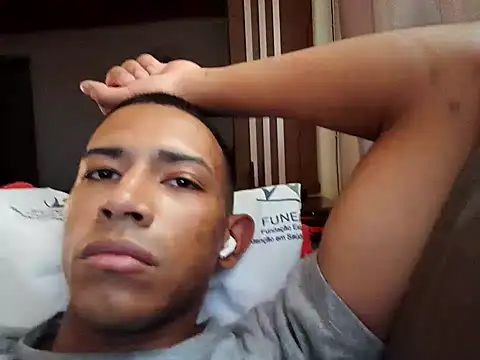 Snapshot of Mineirinho043 chatting on 02-14-25, 02:44 Mineirinho043 online show from 02-14-25, 02:44