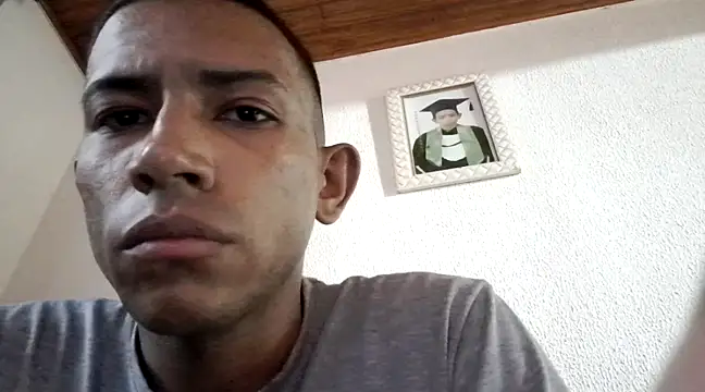 Snapshot of Mineirinho043 chatting on 02-14-25, 09:43 Mineirinho043 online show from 02-14-25, 09:43