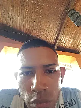Snapshot of Mineirinho043 chatting on 02-15-25, 04:01 Mineirinho043 online show from 02-15-25, 04:01