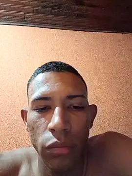 Snapshot of Mineirinho043 chatting on 02-17-25, 02:31 Mineirinho043 online show from 02-17-25, 02:31