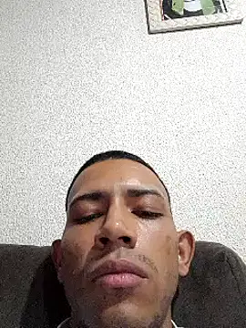 Snapshot of Mineirinho043 chatting on 02-21-25, 11:21 Mineirinho043 online show from 02-21-25, 11:21