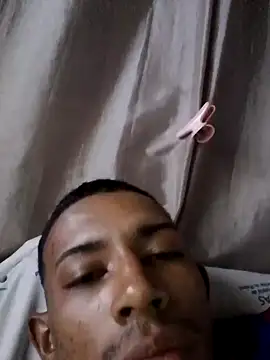 Snapshot of Mineirinho043 chatting on 02-25-25, 05:08 Mineirinho043 online show from 02-25-25, 05:08