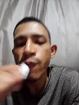 Snapshot of Mineirinho043 chatting on 03-02-25, 10:27 Mineirinho043 online show from 03-02-25, 10:27