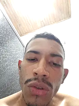 Snapshot of Mineirinho043 chatting on 03-08-25, 02:01 Mineirinho043 online show from 03-08-25, 02:01