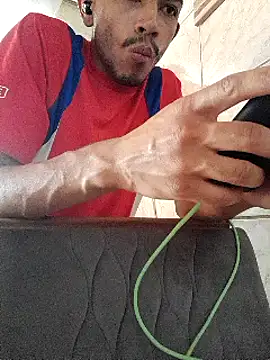Snapshot of Mineirinho043 chatting on 03-14-25, 05:13 Mineirinho043 online show from 03-14-25, 05:13
