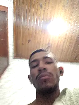 Snapshot of Mineirinho043 chatting on 03-17-25, 02:45 Mineirinho043 online show from 03-17-25, 02:45