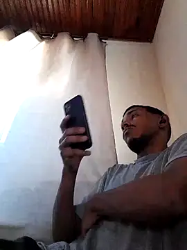 Snapshot of Mineirinho043 chatting on 03-20-25, 01:48 Mineirinho043 online show from 03-20-25, 01:48