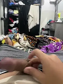 Snapshot of Eduardo08000 chatting on 03-16-26, 08:13 Eduardo08000 online show from 03-16-26, 08:13