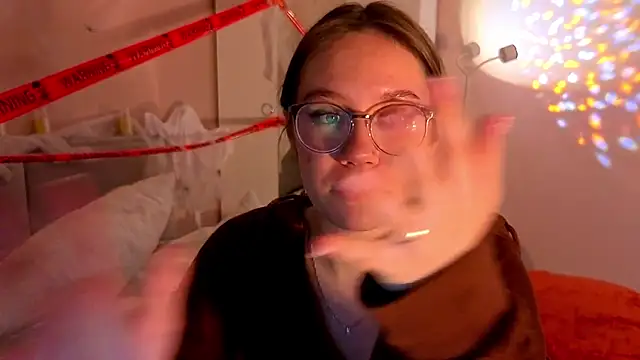 Mia Luw online show from 11-02-25, 05:37