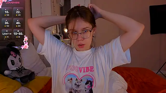 Mia Luw online show from 12-19-25, 04:19