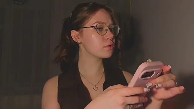 Mia Luw online show from 04-05-26, 05:10