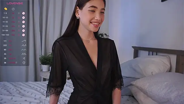 LizbethGee online show from 03-22-25, 05:06