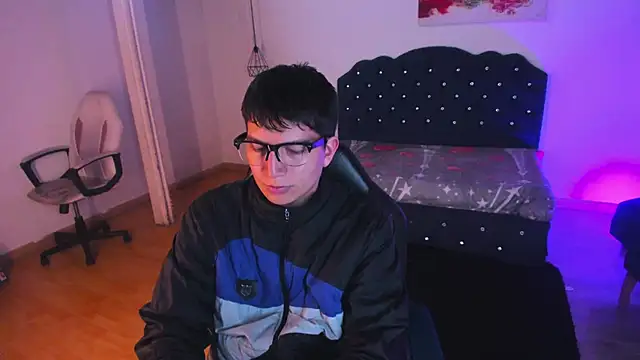 Golden-Boyy online show from 09-11-25, 03:17