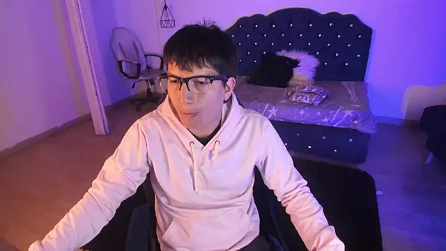 Golden-Boyy online show from 09-25-25, 03:21