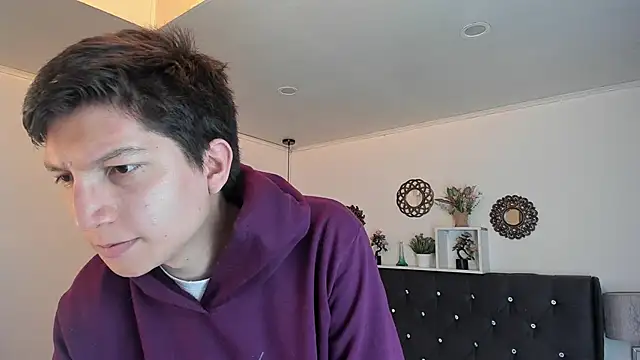 Golden-Boyy online show from 10-04-25, 03:59