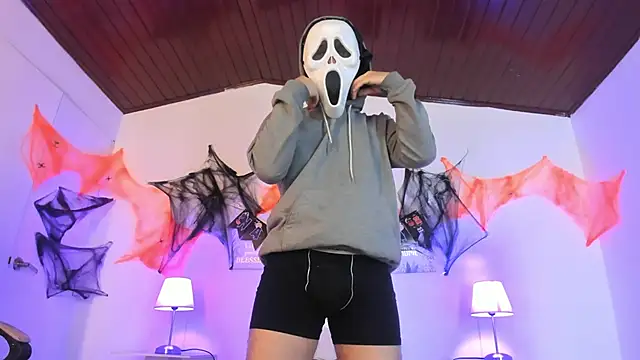 Golden-Boyy online show from 10-17-25, 03:42