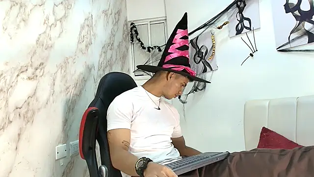 Snapshot of ANDRES_STUD chatting on 10-20-25, 04:57 ANDRES STUD online show from 10-20-25, 04:57