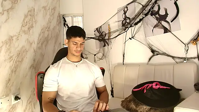 Snapshot of ANDRES_STUD chatting on 10-24-25, 12:45 ANDRES STUD online show from 10-24-25, 12:45