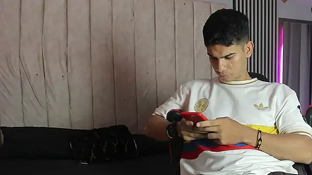 Snapshot of ANDRES_STUD chatting on 11-06-25, 04:24 ANDRES STUD online show from 11-06-25, 04:24