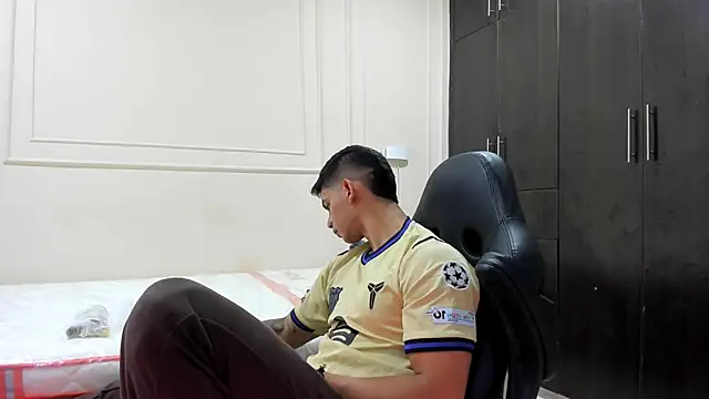 ANDRES STUD online show from 04-18-26, 04:27