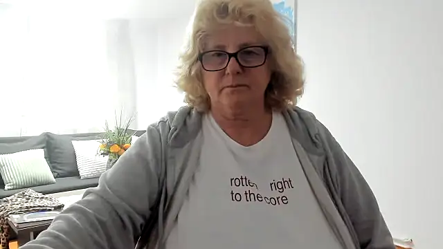 NoraJohnson6 online show from 09-29-25, 08:30