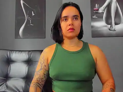 Snapshot of karlyjons12 chatting on 12-22-25, 03:42 karlyjons12 online show from 12-22-25, 03:42