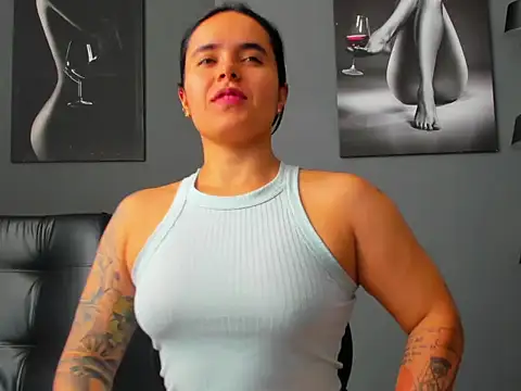 Snapshot of karlyjons12 chatting on 01-09-26, 04:10 karlyjons12 online show from 01-09-26, 04:10