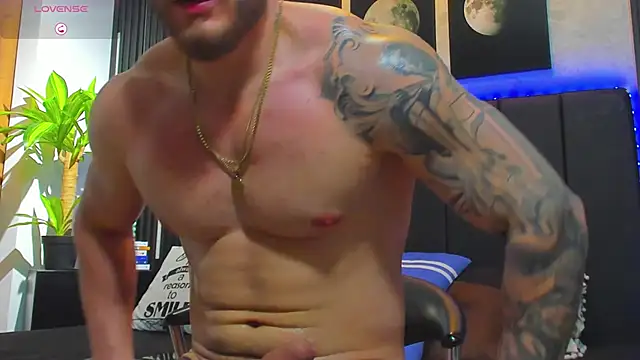 Snapshot of David_blake_ chatting on 02-21-25, 06:29 David blake online show from 02-21-25, 06:29