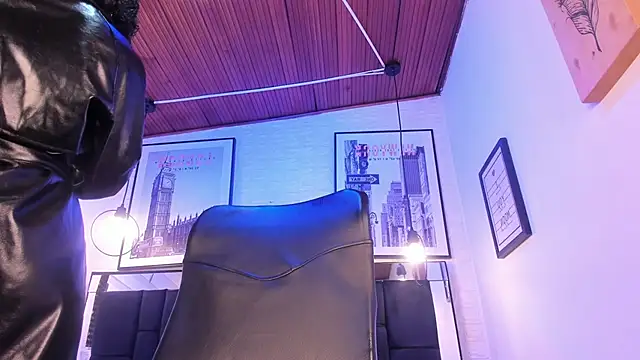 tylla  online show from 10-02-25, 04:08