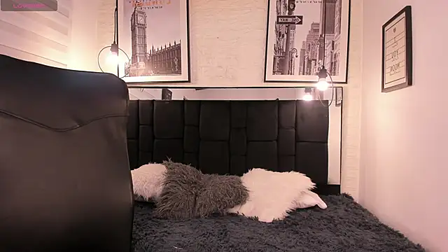 tylla  online show from 10-27-25, 03:32