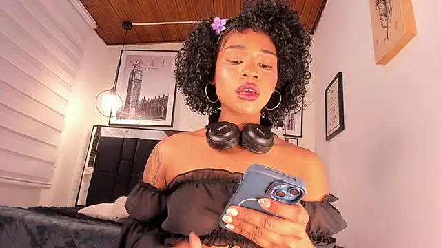 tylla  online show from 11-19-25, 02:55