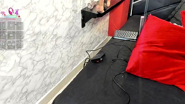 IVISBOUNCYASS online show from 04-14-26, 12:55