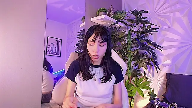 Miaa Lee7 online show from 12-16-25, 09:31